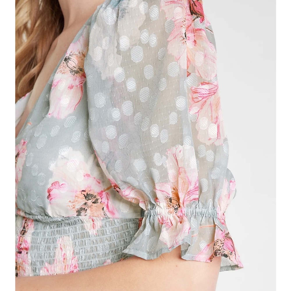 Express Floral Clip Dot Print V-Neck Smocked Cropped Top - Picture 8 of 9